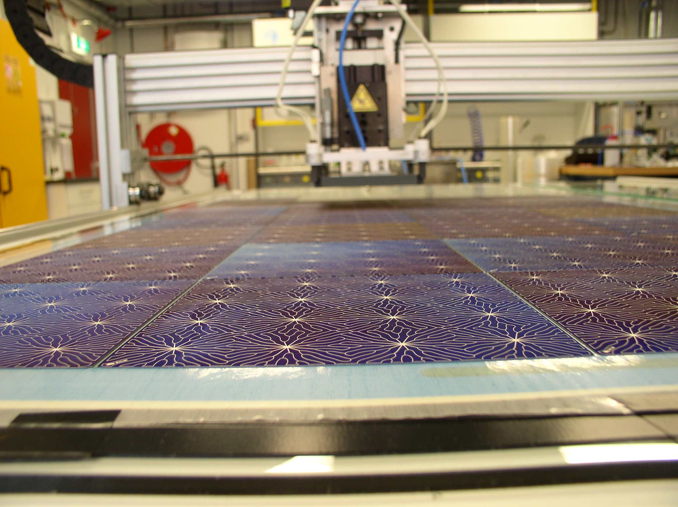 Assembly of metallisation-wrap-through (MWT) solar panel