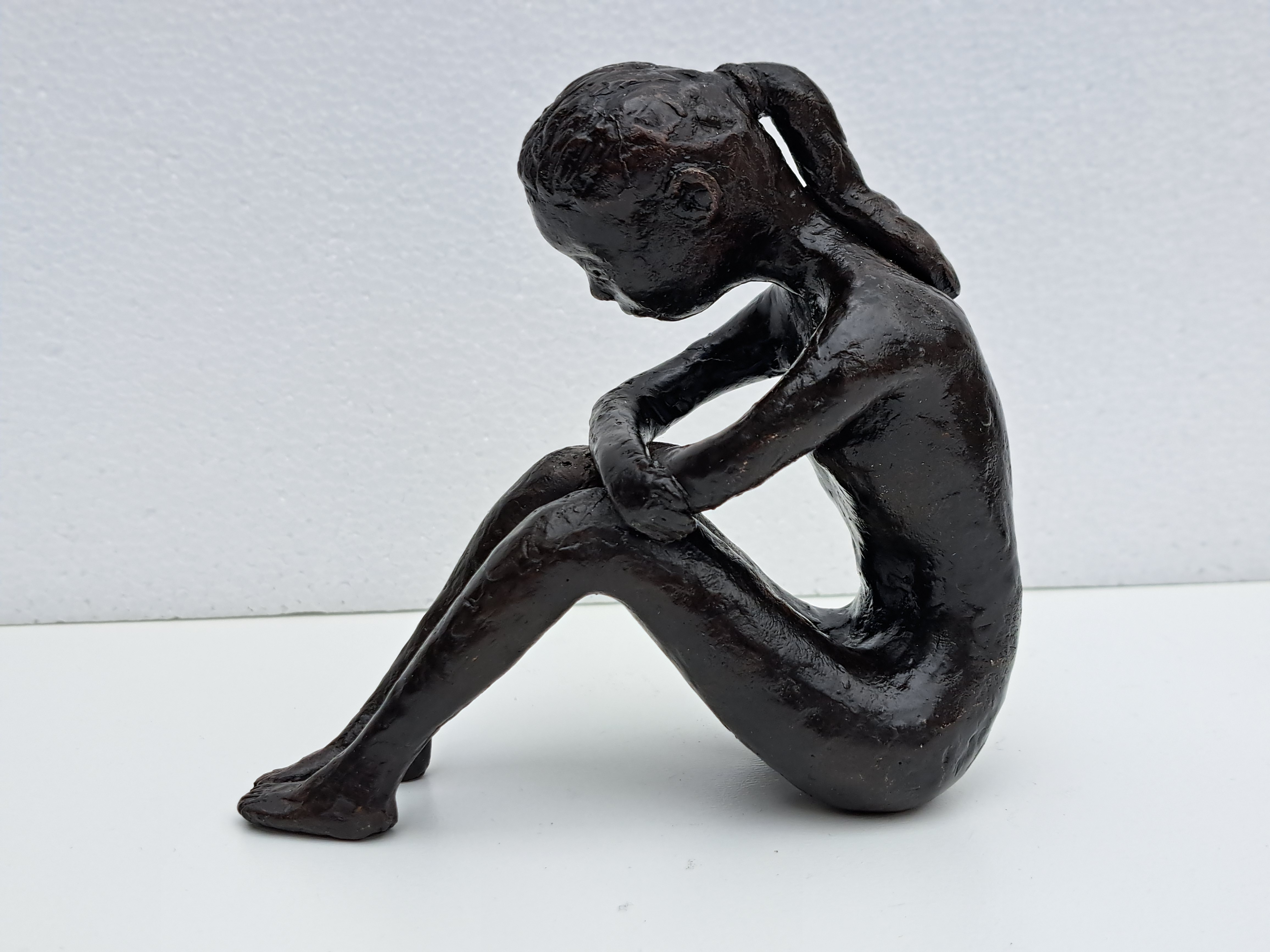 Bronze figure girl 1