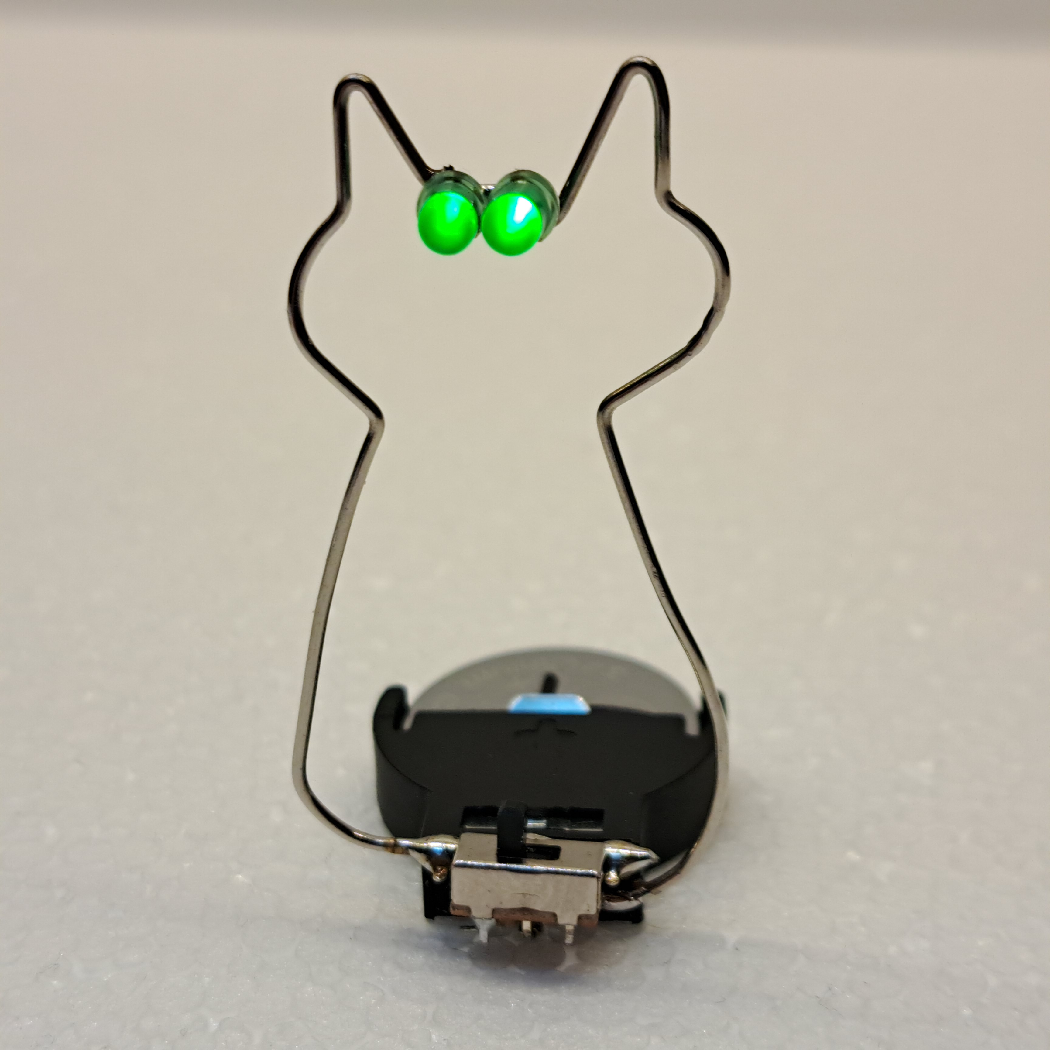 Electronic metal wire kitty with leds