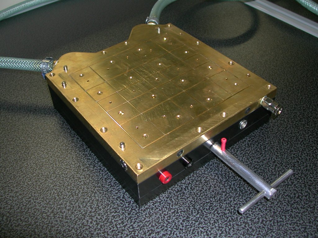 Water cooled vacuum plate with probes for measuring MWT solar cells